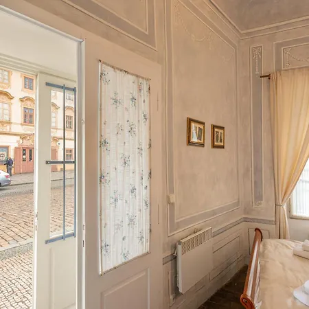 Loreta Praag