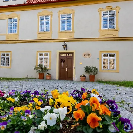 Loreta Praag
