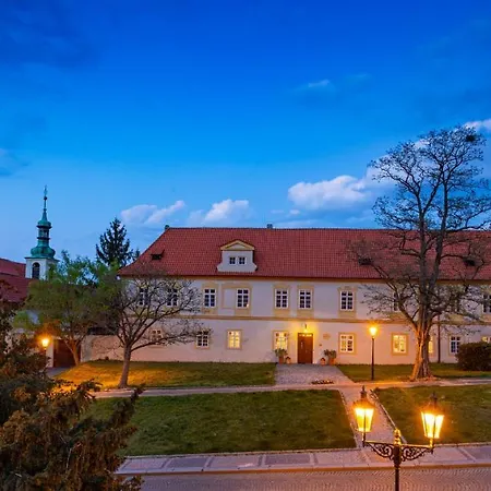 Loreta Praag