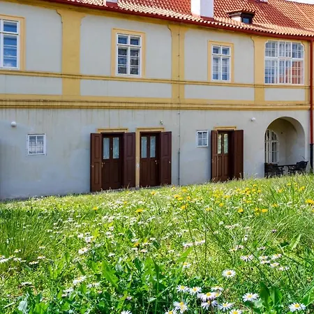 ロレタ ホテル 3*